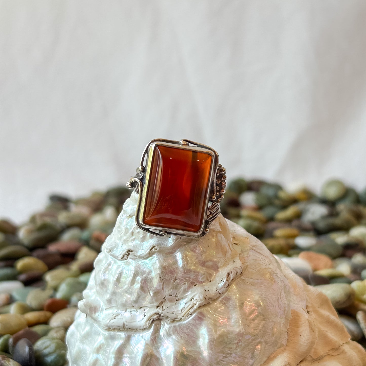 Window of Carnelian Ring
