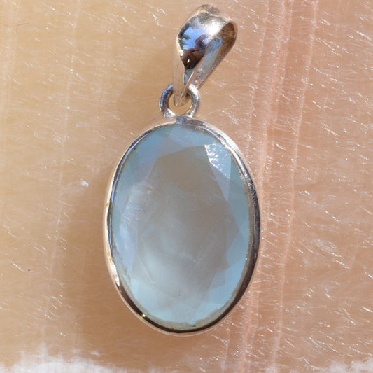 Oval Aquamarine Pendant