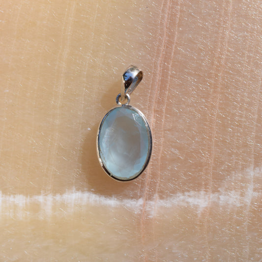 Oval Aquamarine Pendant