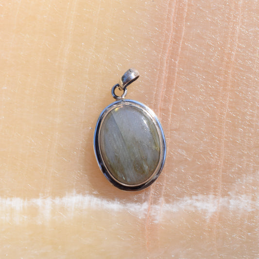 Light Labradorite Pendant