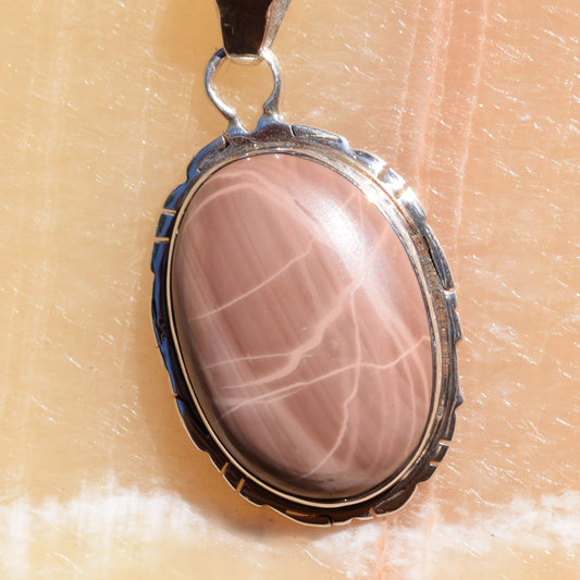 Cracks in the Mauve Pendant
