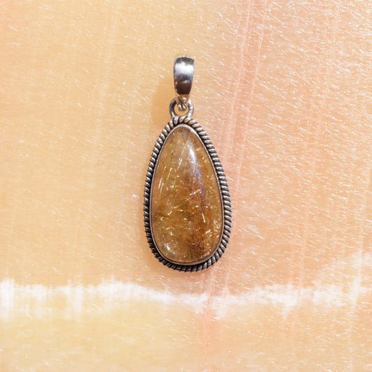Venus Hair Stone Pendant